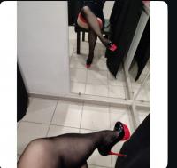 631046090: Chica busca chico en Gerona