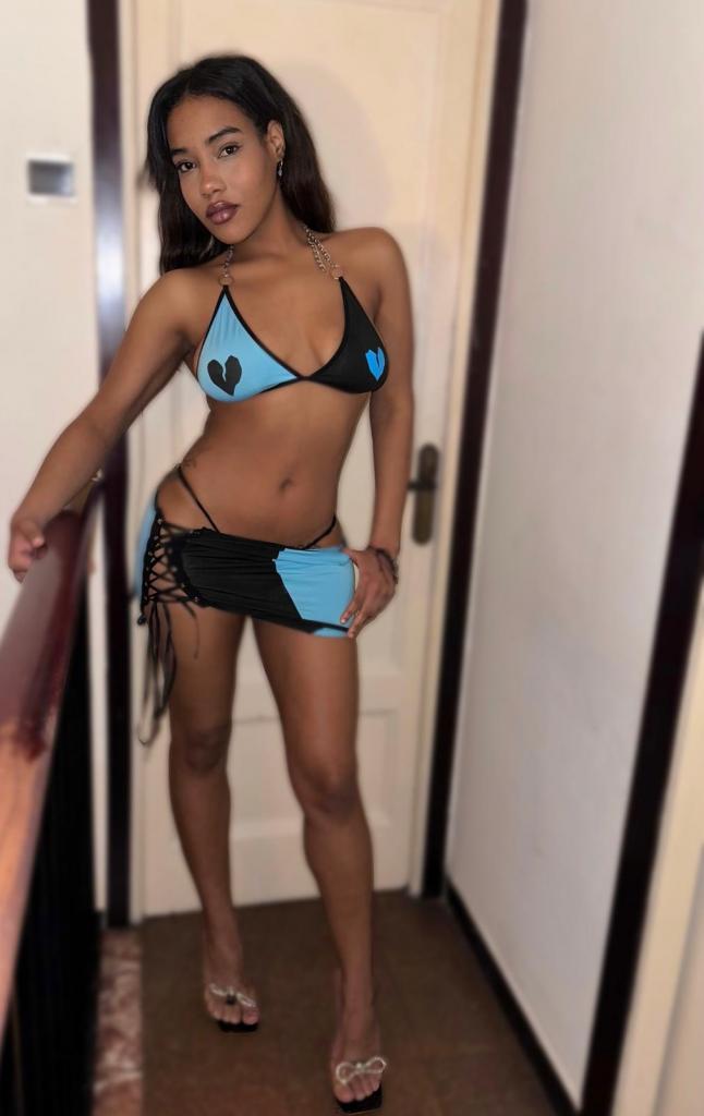 689855644: Chica busca chico en Barcelona