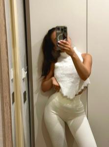 604341350: Chica busca chico en Málaga