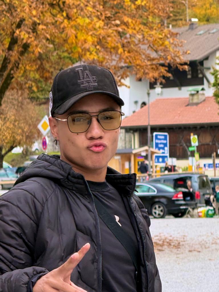 610349222: Chico busca chica en Ibiza