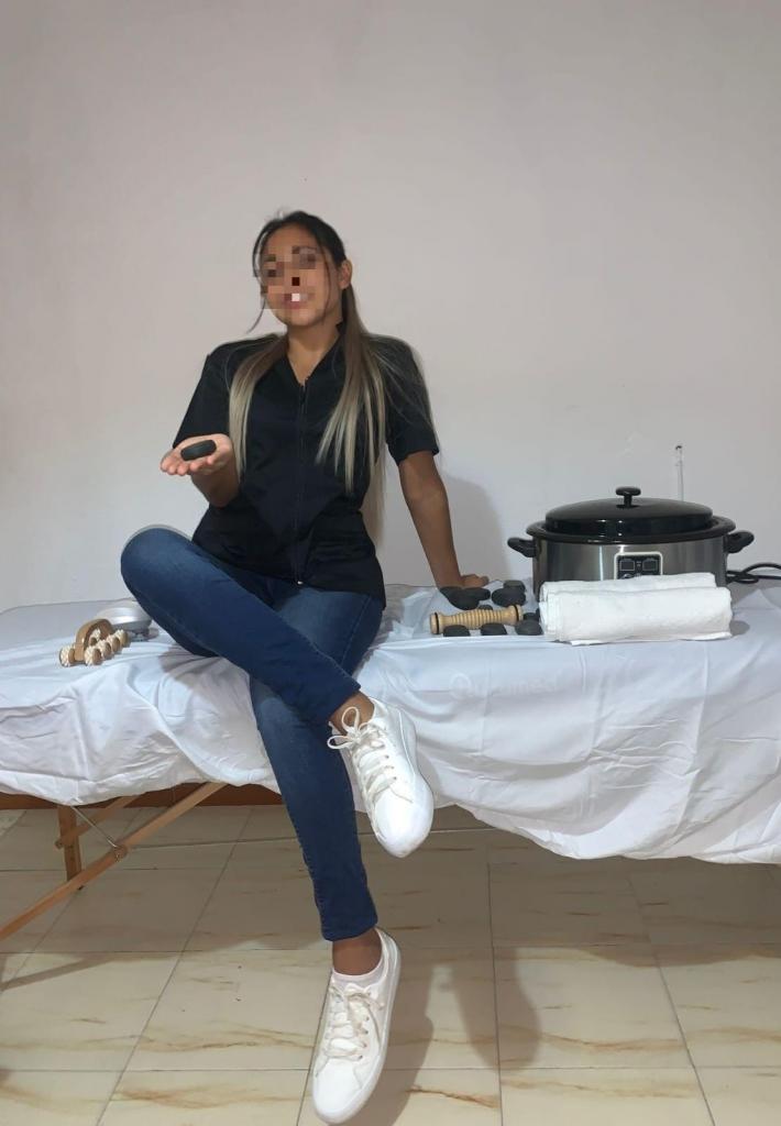 677023099: Chica busca chico en Sevilla