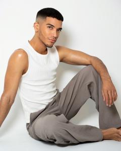 658168866: Chico busca chica en Barcelona