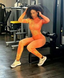 617922455: Chica busca chico en Barcelona