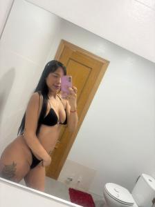 637006945: Chica busca chico en Madrid