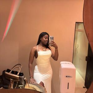 633822353: Chica busca chico en Sevilla