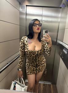 663126403: Chica busca chico en Sevilla