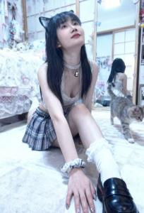 697964418: Chica busca chico en Madrid