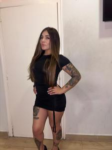 645578117: Chica busca chico en Barcelona