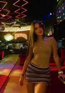 672877469: Chica busca chico en León