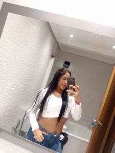 637006945: Chica busca chico en Madrid