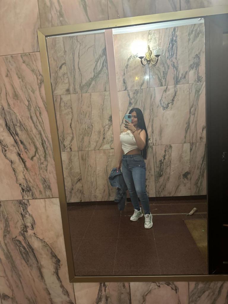 614542673: Chica busca chico en Barcelona
