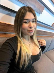 657339213: Chica busca chico en Ibiza