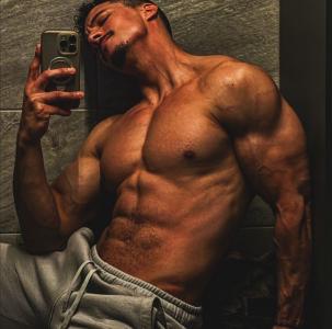 Chico busca chica en Málaga: 