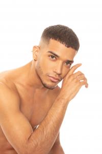 658168866: Chico busca chica en Barcelona