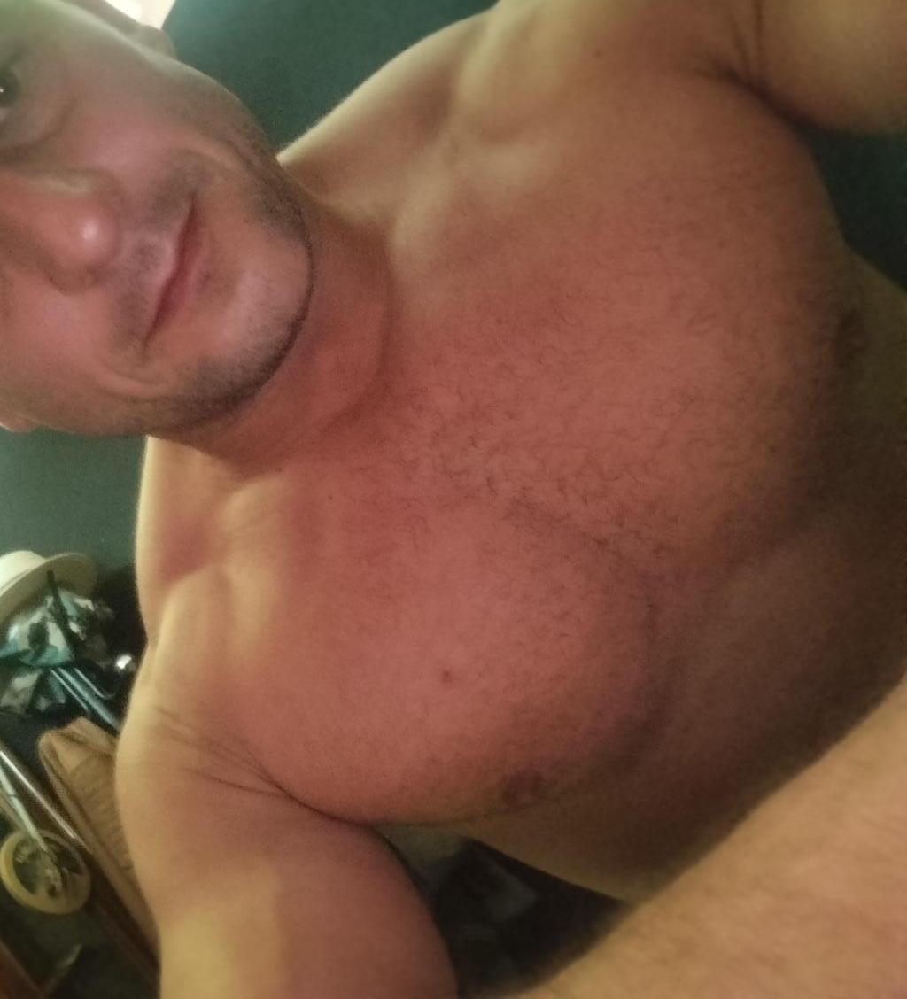 Chico busca chica en Sevilla: 