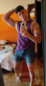 643810895: Chico busca chica en Valencia