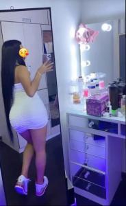 613933445: Chica busca chico en Barcelona