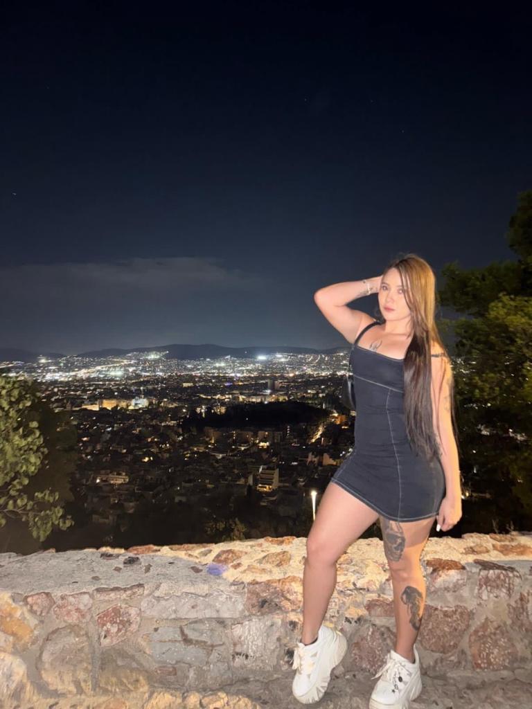 647254110: Chica busca chico en Lérida