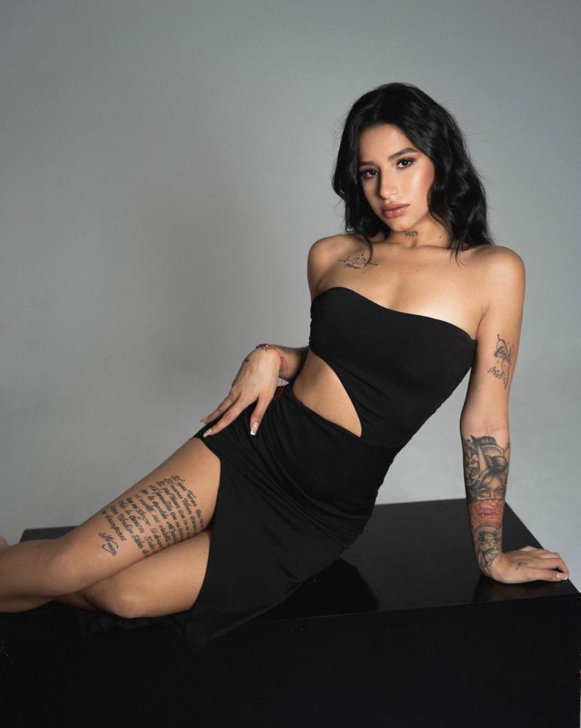 647242159: Chica busca chico en Madrid