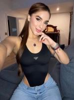 613647137: Chica busca chico en Barcelona