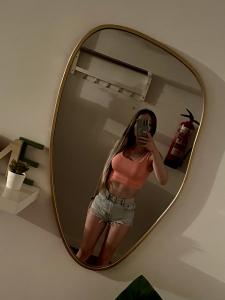 610780307: Chica busca chico en Barcelona