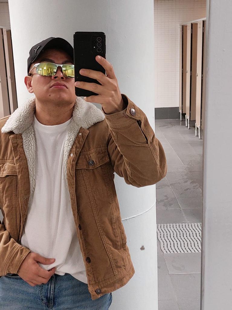 613313102: Chico busca chica en Barcelona