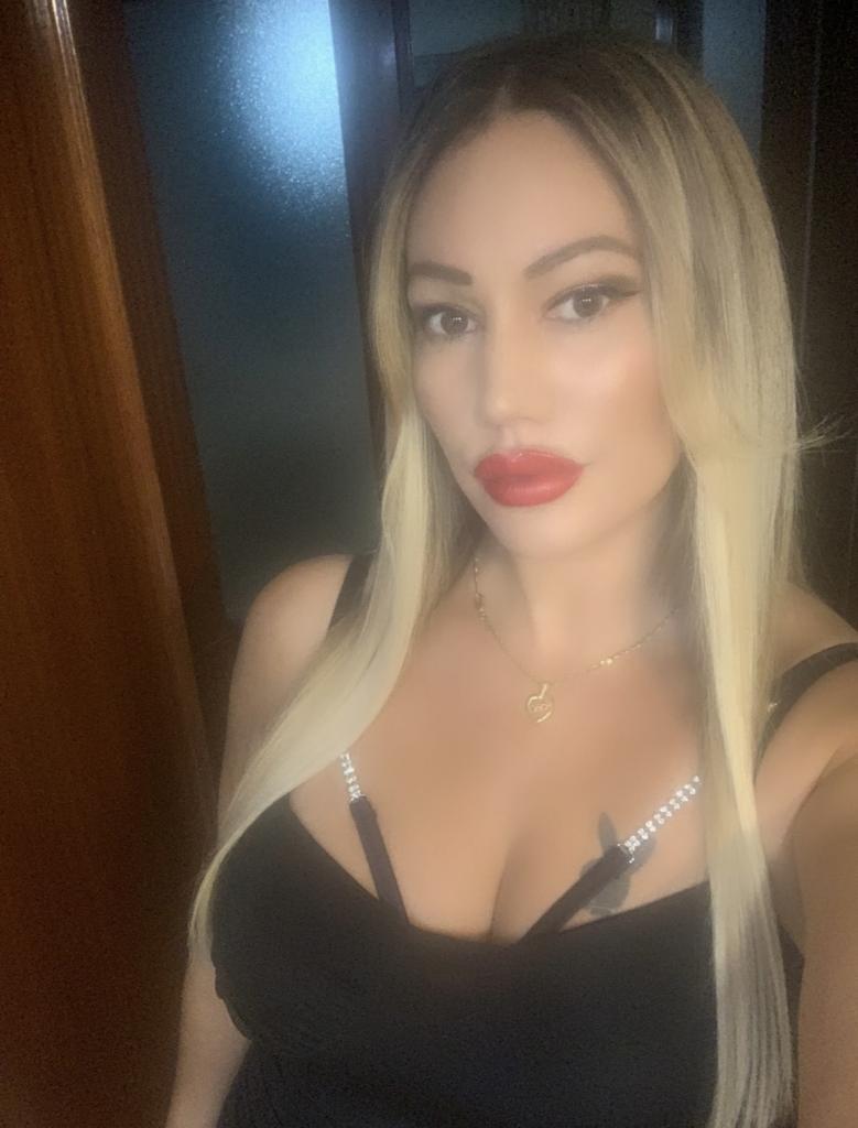 629714380: Chica busca chico en Cantabria