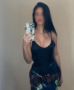 697960725: Chica busca chico en Madrid