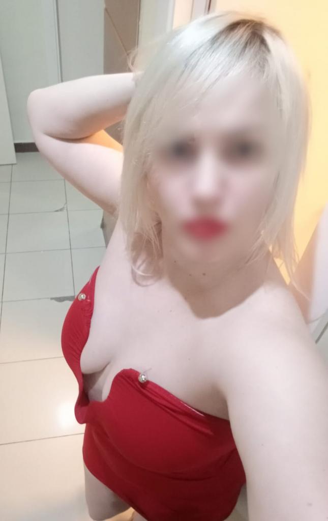 671299028: Chica busca chico en Barcelona