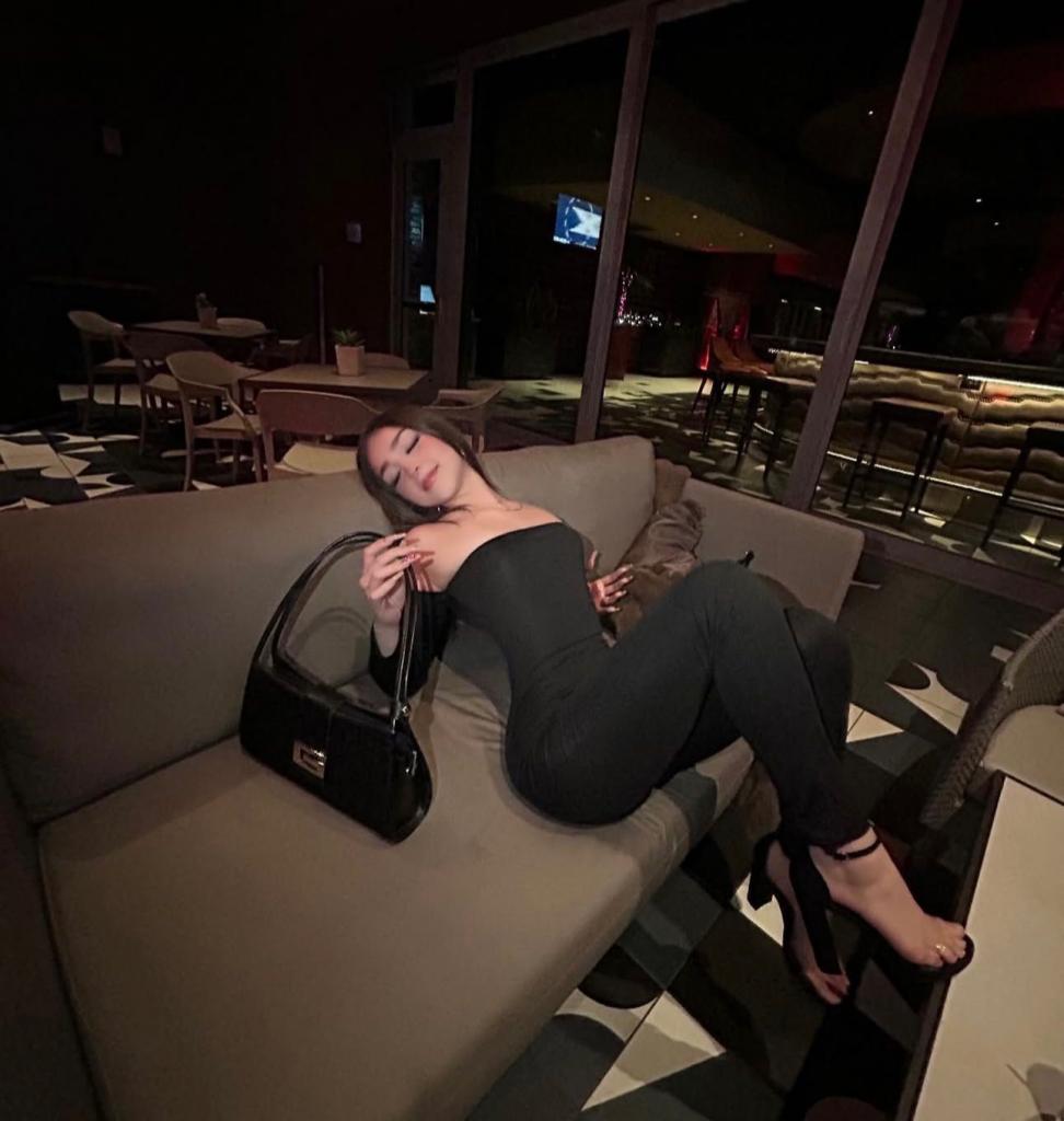 627115452: Chica busca chico en Barcelona