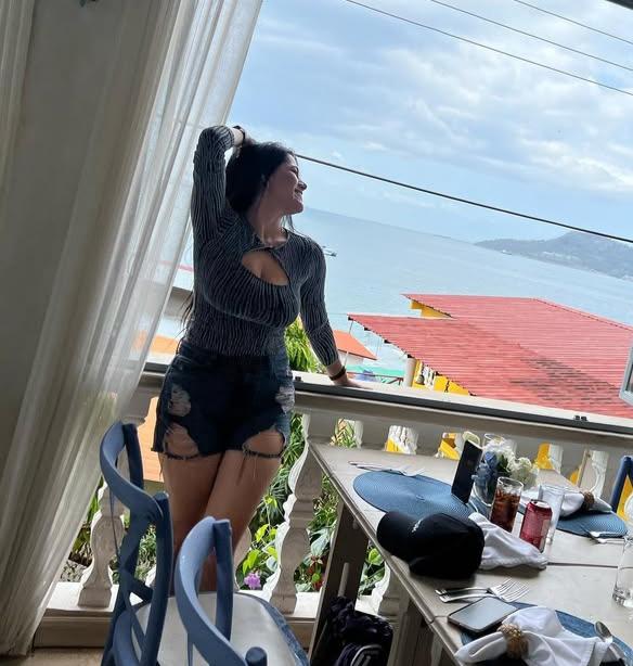 612204049: Chica busca chico en Cádiz