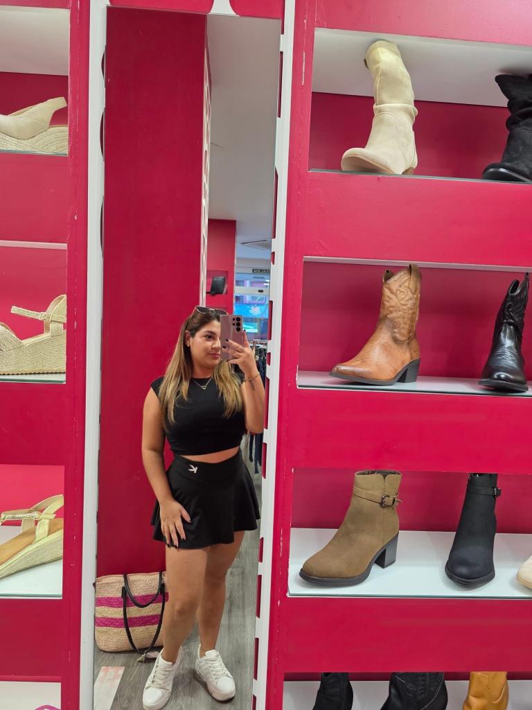 674970494: Chica busca chico en Málaga