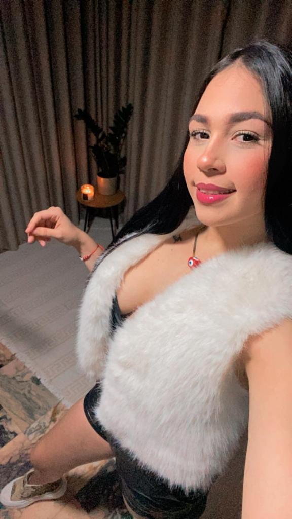 613446211: Chica busca chico en Sevilla