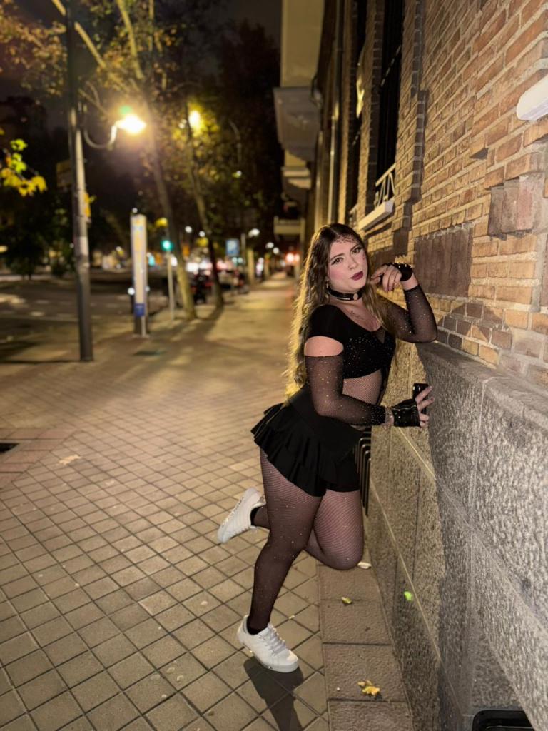 674935993: Travesti en León