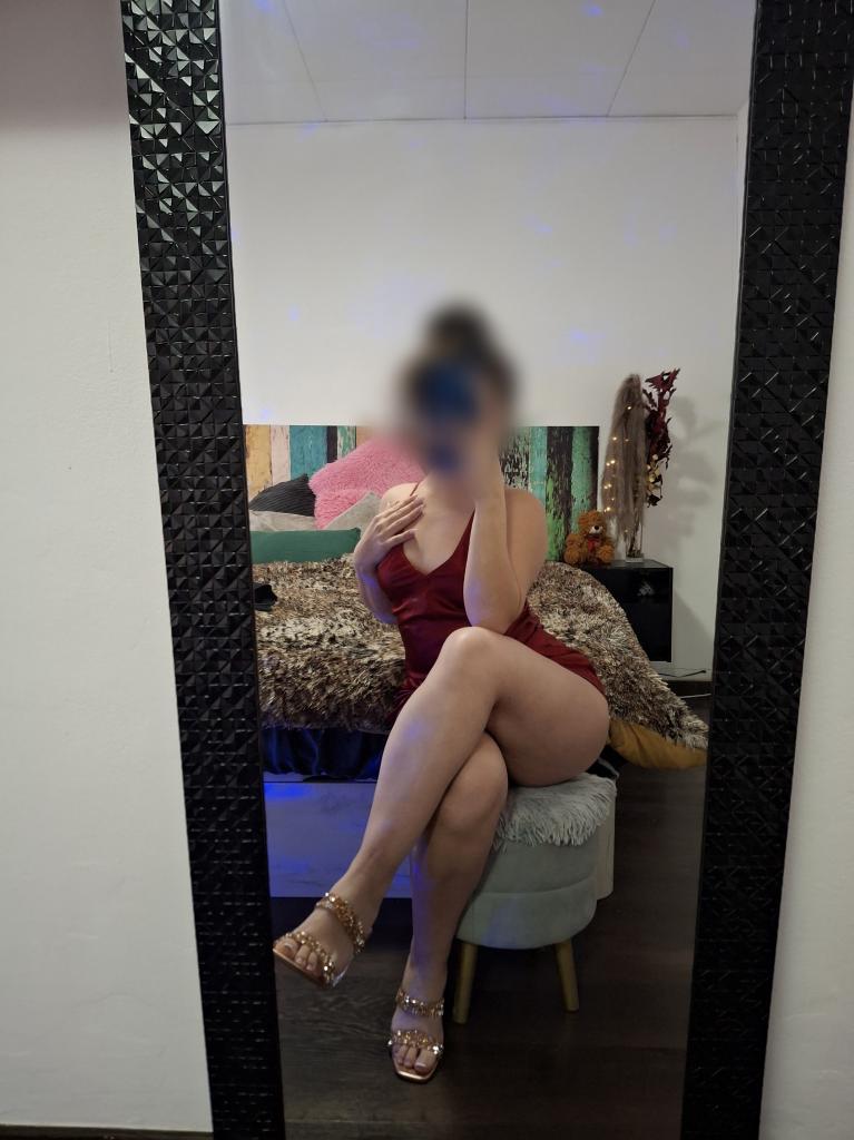 610882282: Chica busca chico en Barcelona