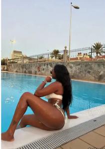 611306347: Chica busca chico en La Coruña