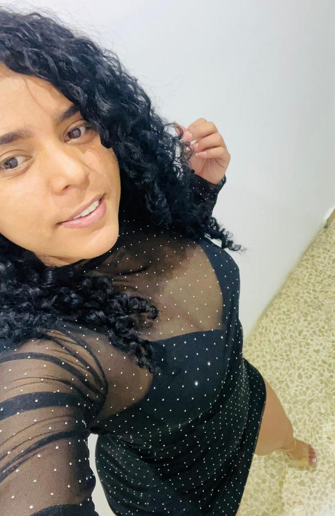 663126403: Chica busca chico en Sevilla