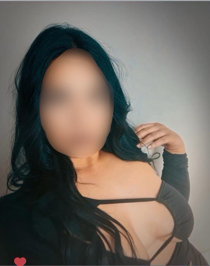 694227779: Chica busca chico en Sevilla