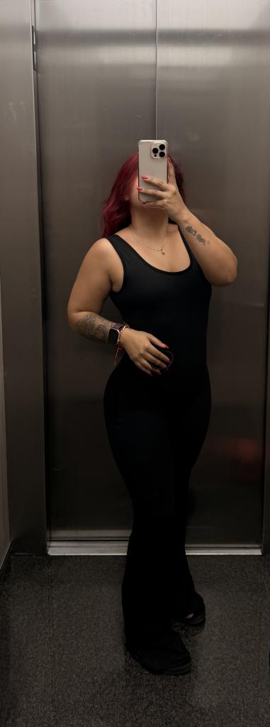 677881386: Chica busca chico en Sevilla