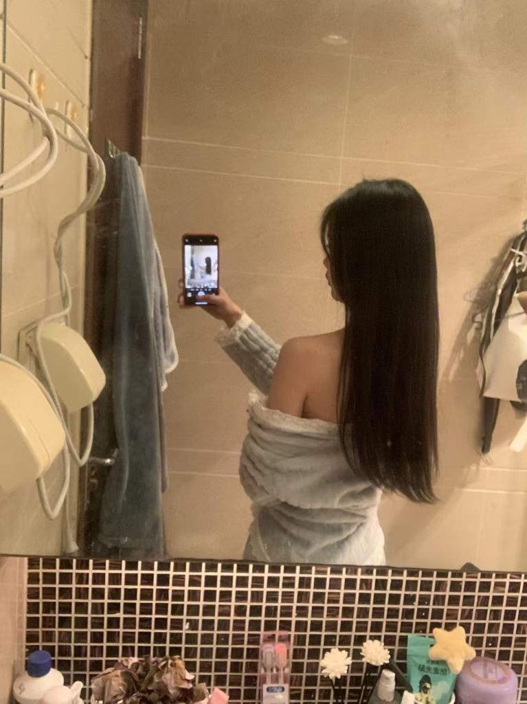 654976643: Chica busca chico en Barcelona