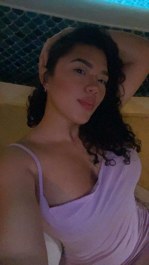 695601421: Chica busca chico en Barcelona