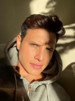 692972990: Chico busca chica en Valencia