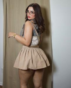 670560067: Chica busca chico en Gerona