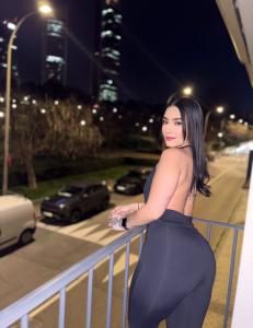 670488529: Chica busca chico en Madrid