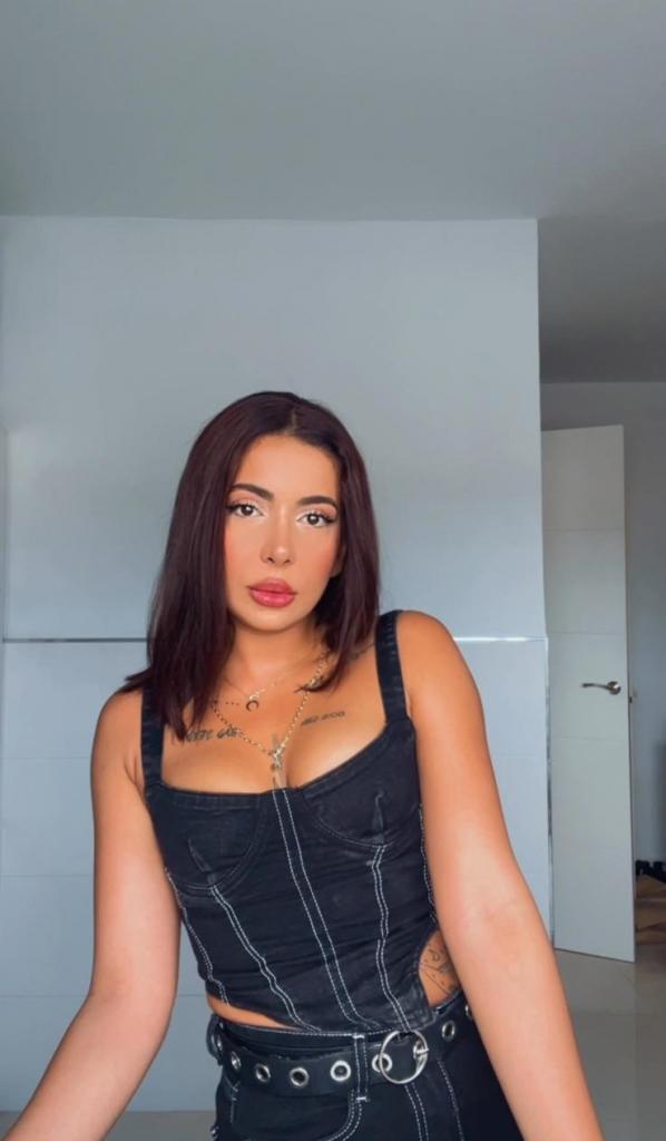 604167683: Chica busca chico en Pontevedra