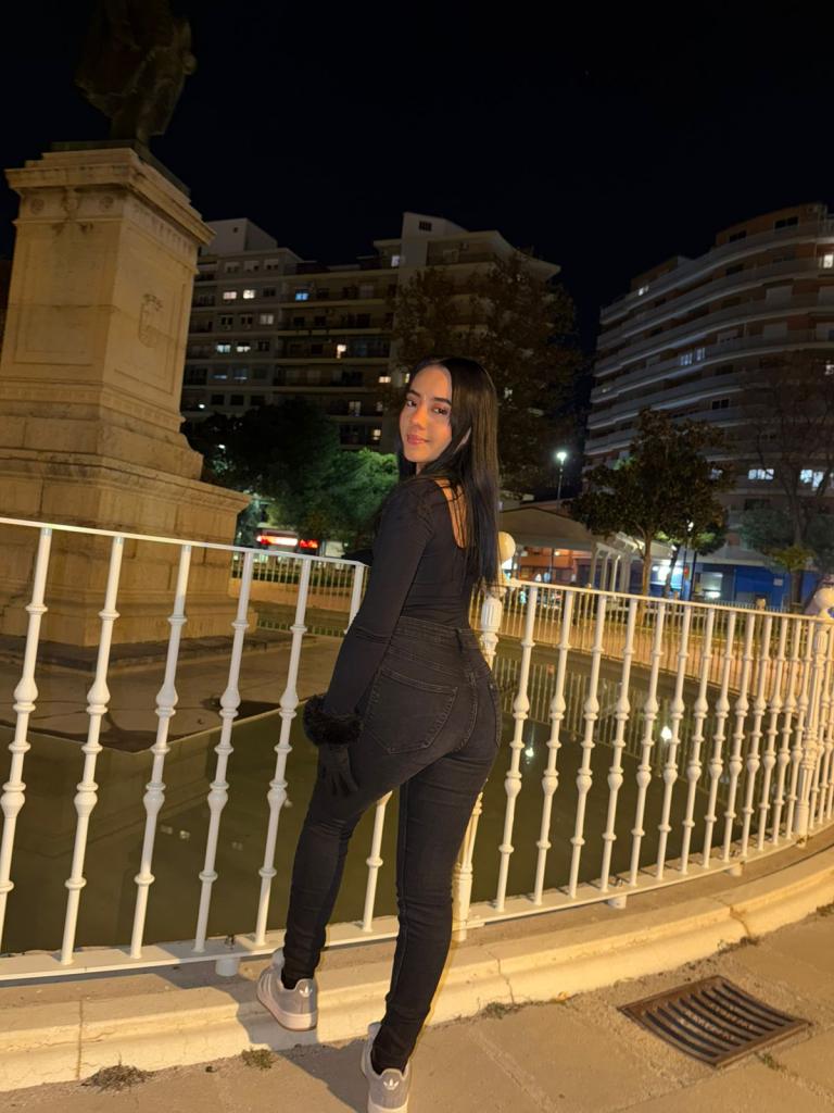 643718976: Chica busca chico en Zaragoza