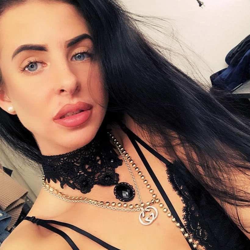 607587350: Chica busca chico en Málaga