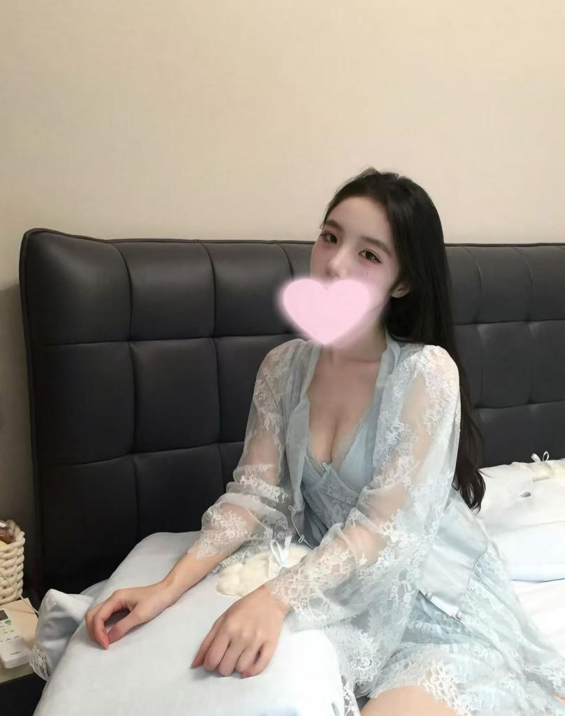 667555818: Chica busca chico en Barcelona