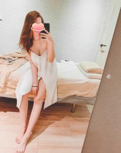 667555818: Chica busca chico en Barcelona