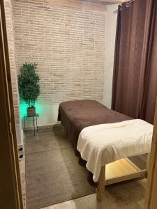 632756045: Chica busca chico en Tarragona